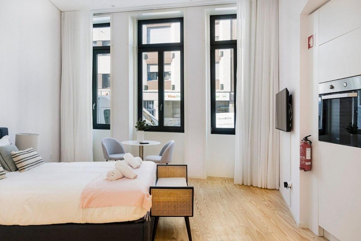 Modern Living In *