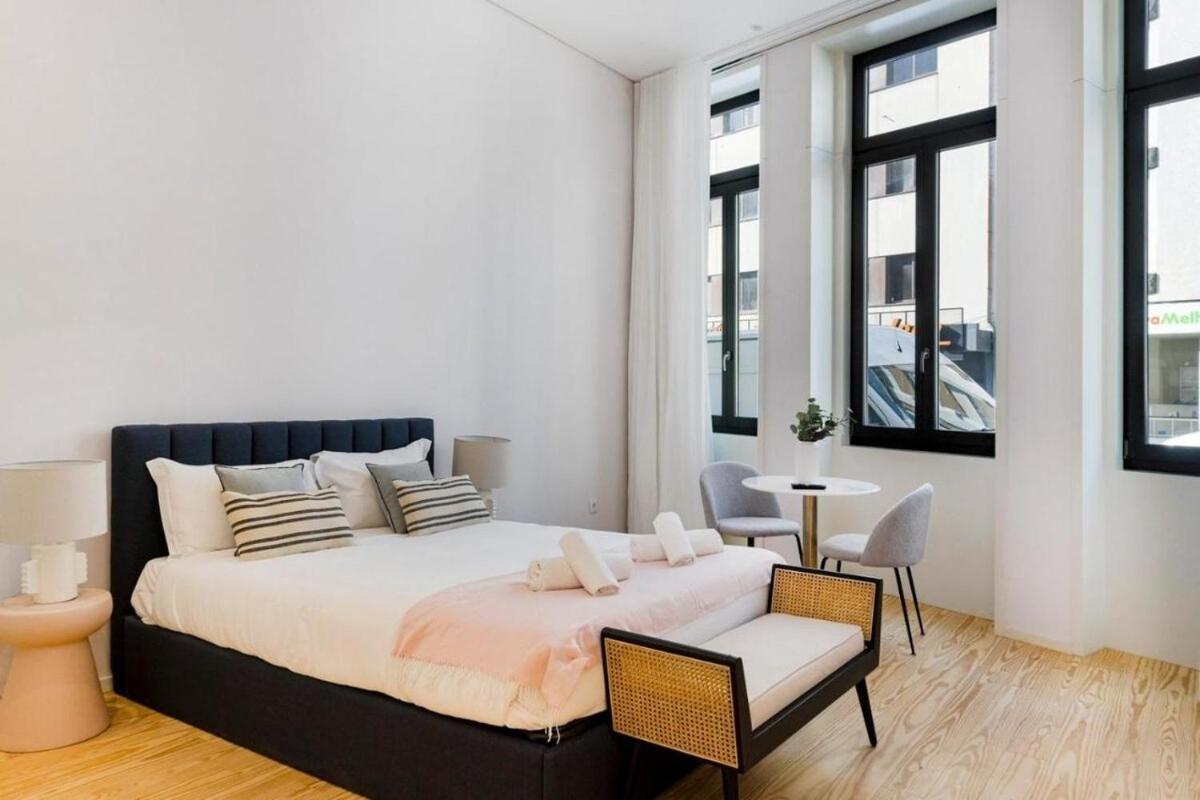 Modern Living In *
